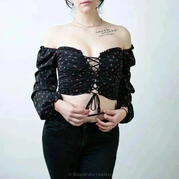 F21 Lace-Up Peasant Long Sleeve Crop Top - Picture 1 of 5